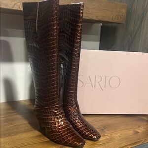 Franco Sarto Dark Brown Croc-Embossed Heeled Boots new in box size 5